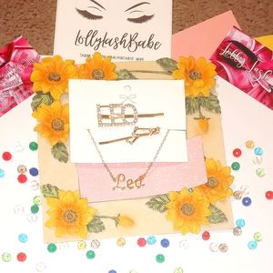 Necklace and hair clips